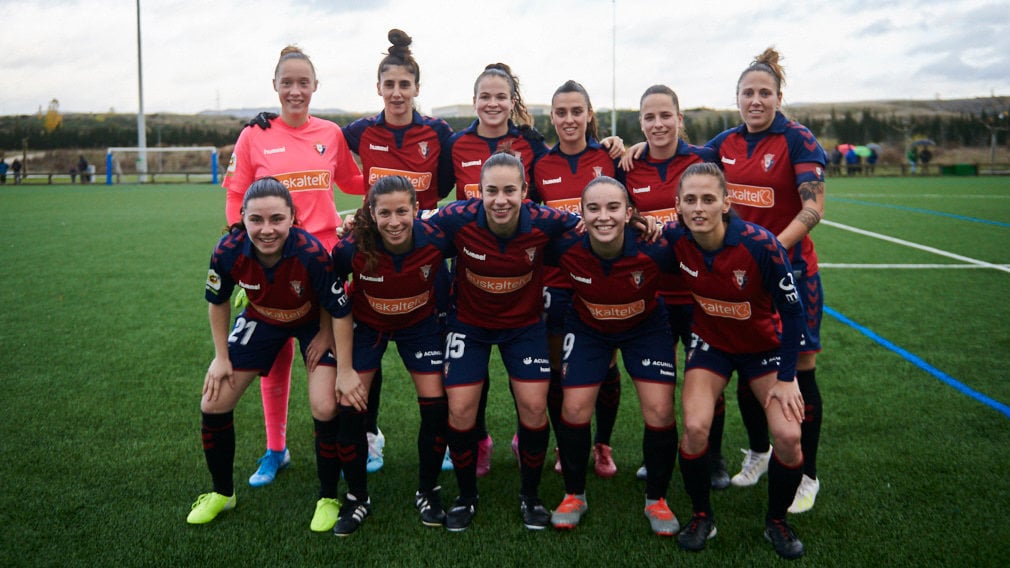           Partidazo de fútbol femenino entre Osasuna y Seagull Badalona en las instalaciones de Tajonar
        