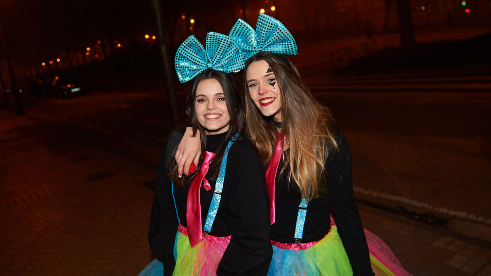 TODAS LAS FOTOS: Pamplona desfila de 'Carnaval' en la primera noche del año: las imágenes de la Nochevieja más divertida
        