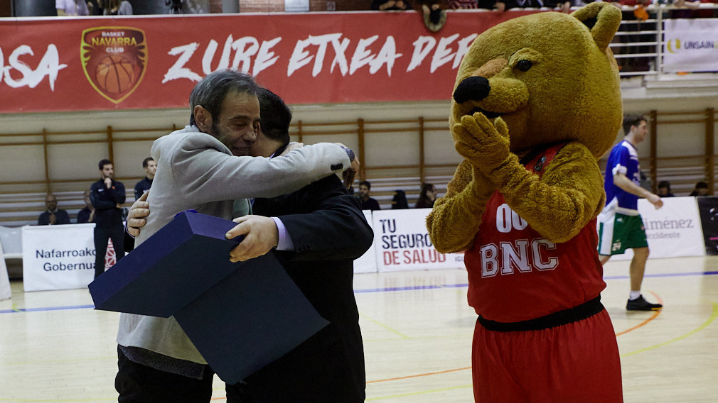           El Basket Navarra llena Arrosadía para celebrar el día del baloncesto: las mejores imágenes del partido
        