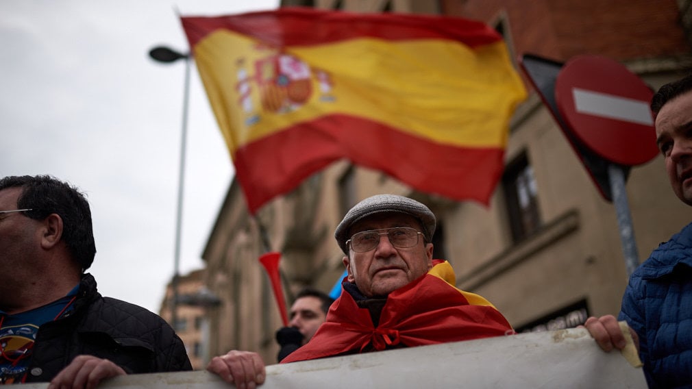 Banderas de España para defender la presencia de la Guardia Civil y de la Policía Nacional en Navarra
        
