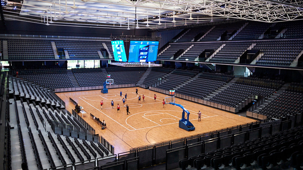 La espectacular pista para el España-Lituania: el Navarra Arena luce su primera pista de baloncesto