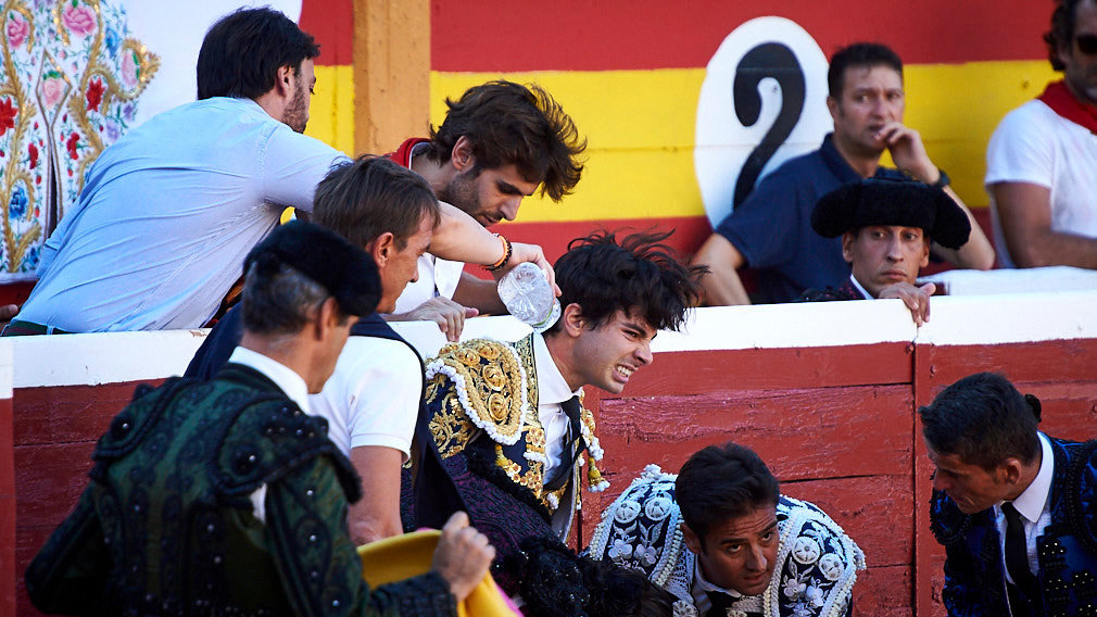 Triunfo y susto de Toñete en Tudela: las imágenes de la segunda corrida de la Feria de Santa Ana