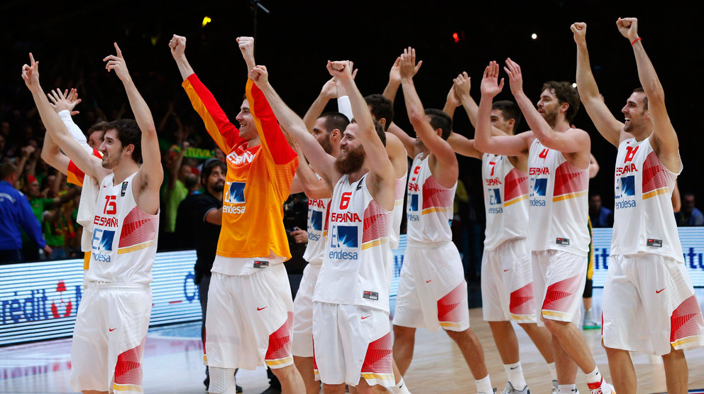 Celebración de la victoria española en la final de baloncesto