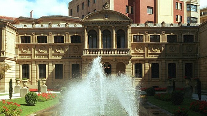 Fachada del Palacio de Navarra.