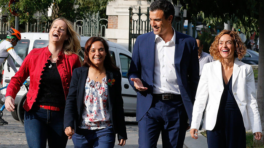 El secretario general del PSOE, Pedro Sánchez (2d), la diputada catalana Meritxell Batet (d), Zaida Cantera (i), y la secretaria general del PSOE-M, Sara Hernández (2i).