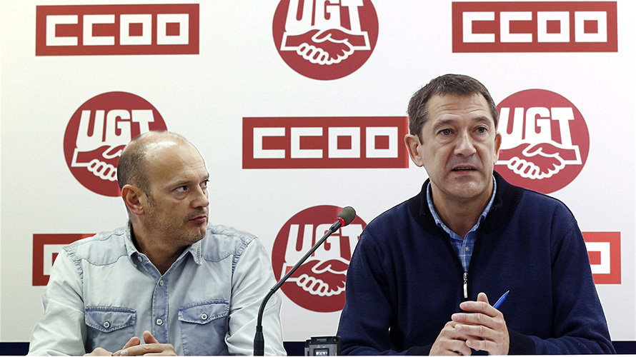 Los secretarios generales de UGT y CCOO, Javier Lecumberri (d) y Raúl Villar, respectivamente. EFE/Jesús Diges