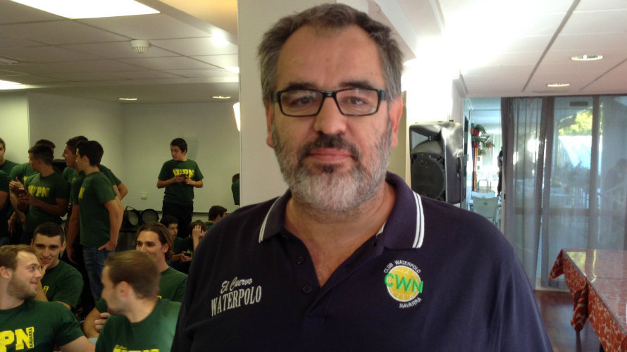 Manel Silvestre es el entrenador del Waterpolo Navarra..