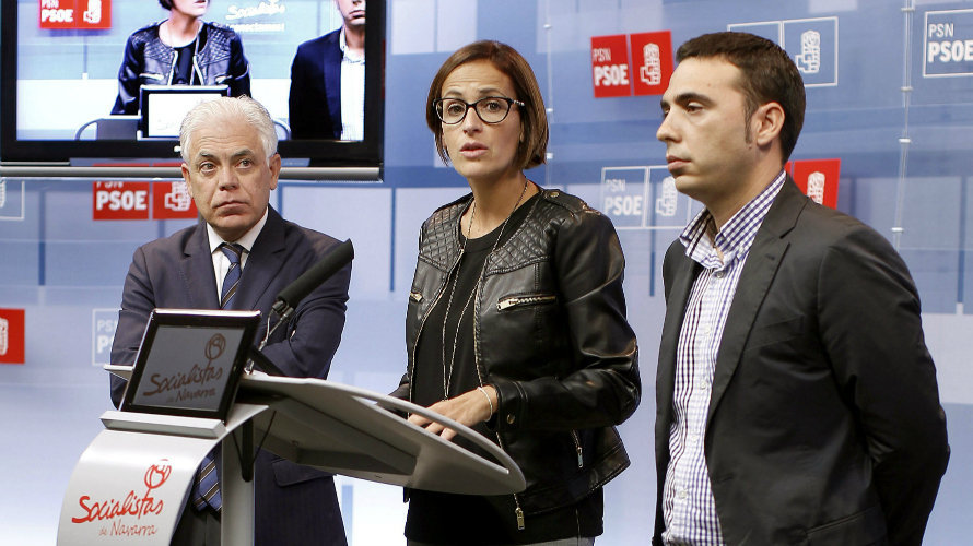 La secretaria general del PSN-PSOE, María Chivite, junto a Jesús María Fernández y Toni Magdaleno