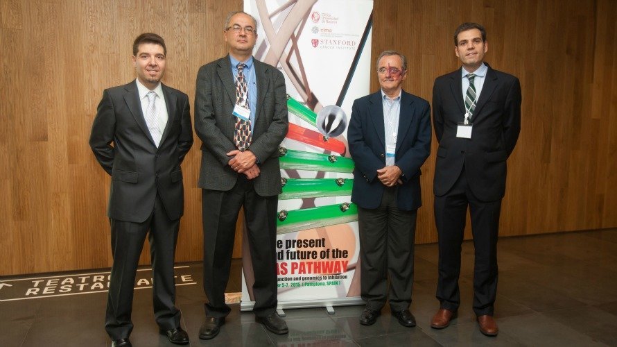 Los doctores Silvestre Vicent (CIMA), Alejandro Sweet-Cordero (Universidad de Stanford) e Ignacio Gil Bazo (Clínica Universidad de Navarra), junto al doctor Mariano Barbacid (CNIO).