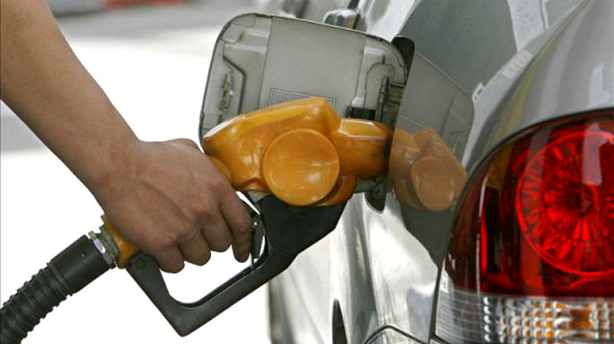La gasolina y el gasóleo se abaratan por tercera semana consecutiva. EFEArchivo