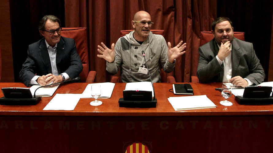 Los líderes de Junts pel Si, Artur Mas (i), Raül Romeva (c), y Oriol Junqueras (d).