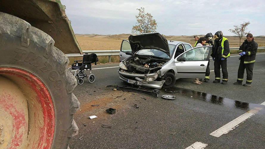 Estado en el que ha quedado el vehículo accidentado en Larraga.