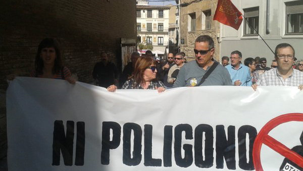 Manifestantes anti polígono de las Bardenas