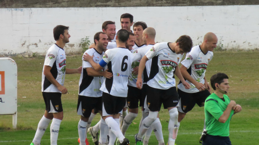 Los jugadores celebran un gol del Tudelano. Foto Ana Hernández Jiménez.