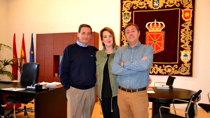 La Asociación de Periodistas de Navarra con la Presidenta del Parlamento.