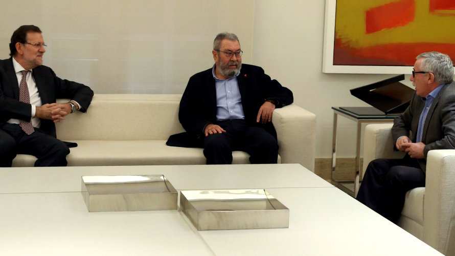 Rajoy, Méndez y Toxo, en su cita en La Moncloa. EFE