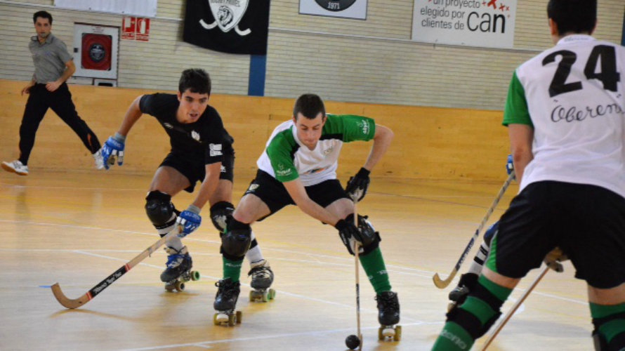 Partido entre Iruña hockey y Oberena en la Rochapea la temporada pasada.