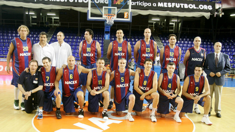Equipo de los veteranos del FC Barcelona de baloncesto. Foto veteransbasquetfcb.com