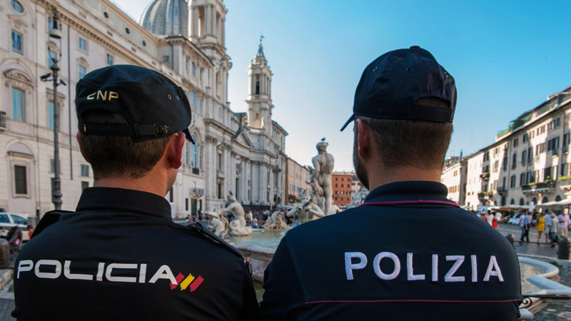 Patrullas conjuntas de policía española e italiana. EFE.