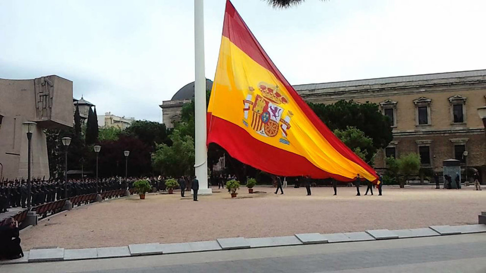La bandera en la Plaza de Colón.