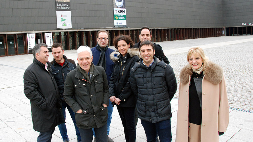 Candidatos y miembros del PSN durante el acto de campaña celebrado hoy en Pamplona