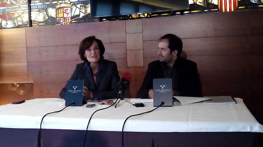 Elisabeth Azcárate, presidenta de la Coral de Cámara de Pamplona y David Gálvez Pintado, director artístico de la agrupación.