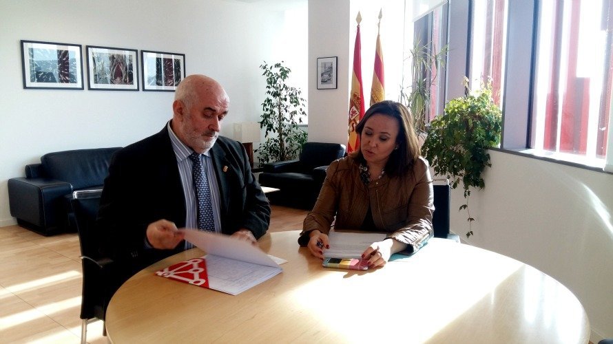 El consejero Mendoza se ha reunido esta mañana con su homóloga aragonesa, Mayte Pérez Esteban, en Zaragoza.