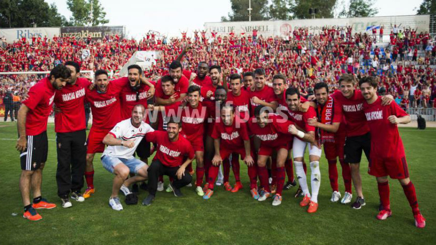 Osasuna celebra la permanencia en Sabadell. foto LFP.