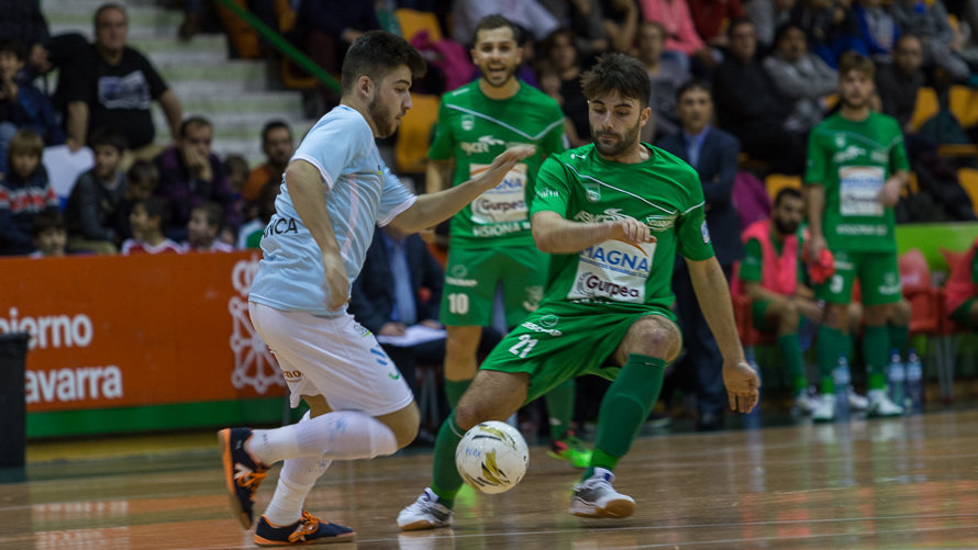 Partido entre Magna Gurpea y Santiago Futsal (4-4) disputado en el Pabellón Anaitasuna.(22). IÑIGO ALZUGARAY