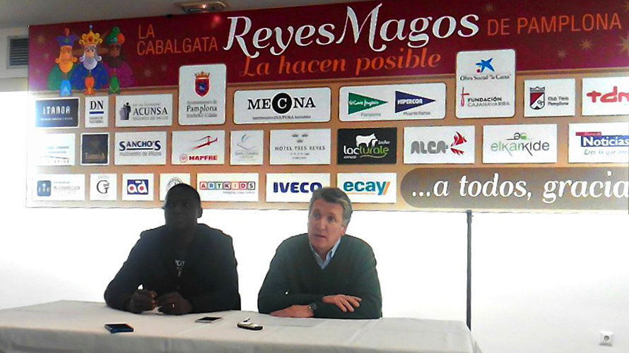 Cissé Nbongo, intérprete del rey Baltasar, y Jesús Ayala, secretario de la Asociación Cabalgata Reyes Magos de Pamplona