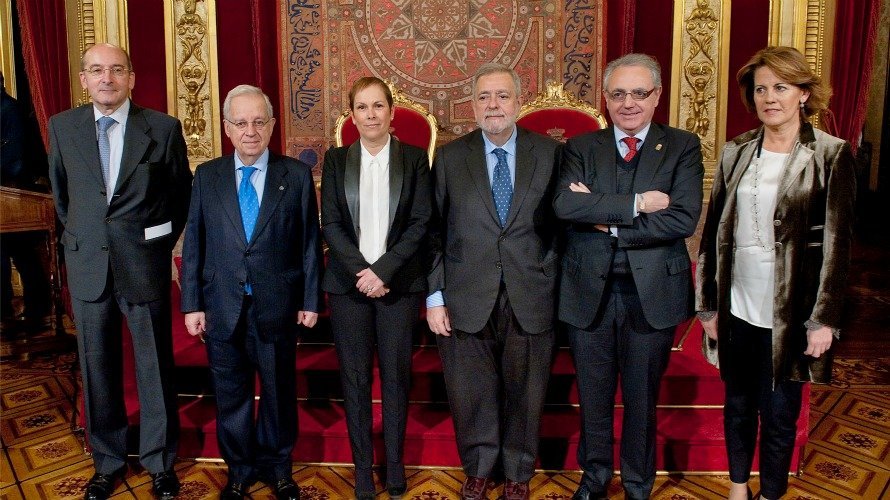 La Presidenta y el secretario de Estado, con los Presidentes del Gobierno foral Alli, del Burgo, Sanz y Barcina.