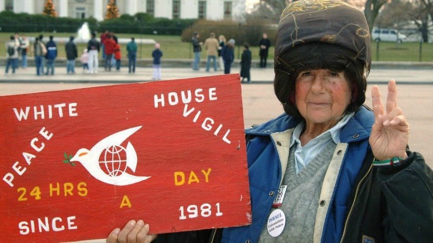 La inmigrante española en Estados Unidos ,Conchita Piccioto, que protestó durante más de 30 años frente a la Casa Blanca. EFE.