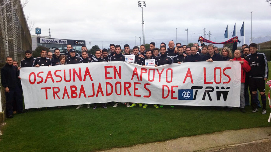 Los jugadores de Osasuna en apoyo a TRW