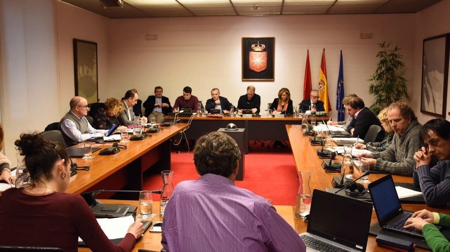 La Asociación de Empresas Familiares Navarras en el Parlamento.