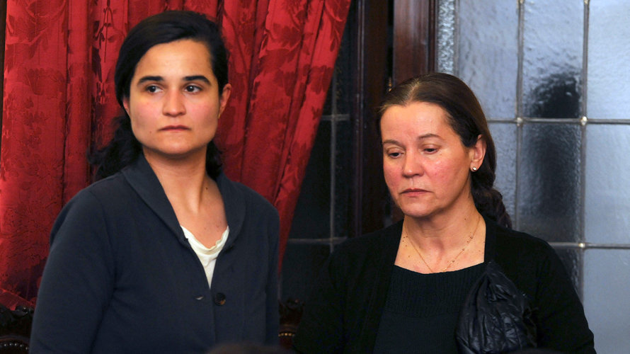 Montserrat y su hija Triana durante el juicio. EFE