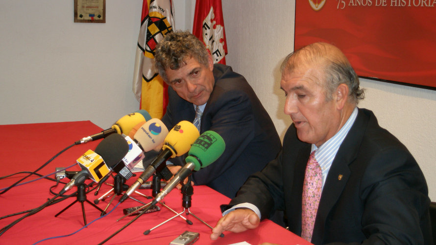 Ángel Villar y José Luis Díez en rueda de prensa.