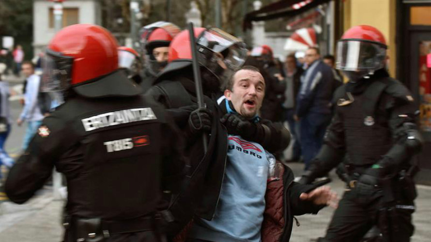 Enfrentamientos en el centro de Bilbao. Efe.