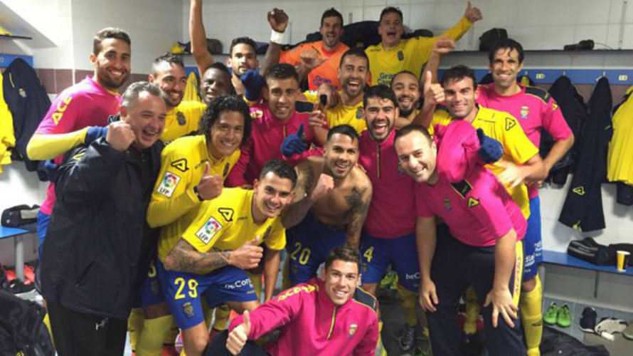 Los jugadores de la UD Las Palmas celebran su victoria en Eibar. Foto twitter Las Palmas.