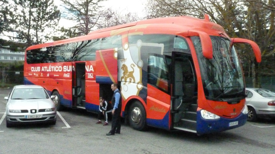 Autobús de Osasuna en las instalaciones de Tajonar.
