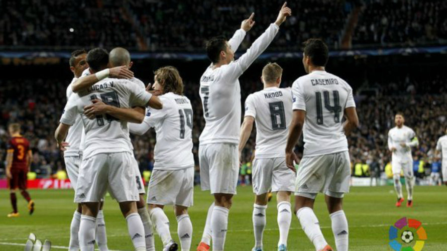El R. Madrid celebra su pase a cuartos de final de la Champions ante la Roma.