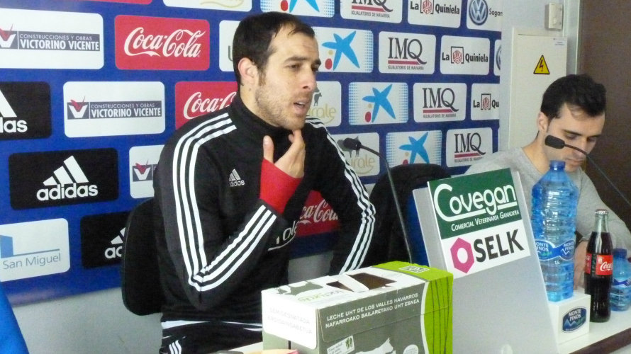El delantero de Osasuna Urko Vera en rueda de prensa.