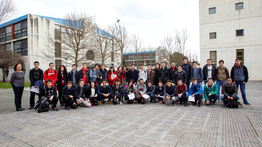 Participantes en la fase local de la XXVII Olimpiada de Física celebrada en la Universidad Pública de Navarra (UPNA).