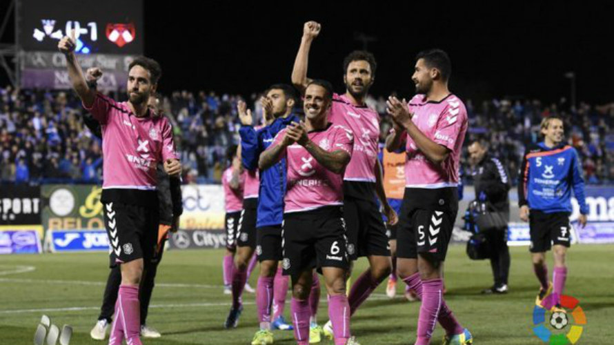 Los jugadores del Tenerife celebran su victoria en Leganés. Lfp.