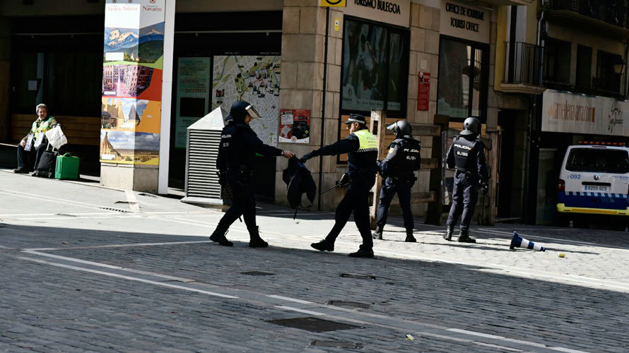 Graves incidentes en el centro de Pamplona provocados por los estudiantes abertzales. PABLO LASAOSA (13)