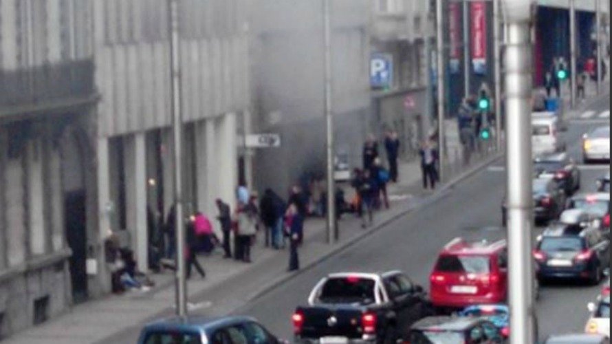 Explosión en el metro de Bruselas en la parada Maalbeek. @massart_serge