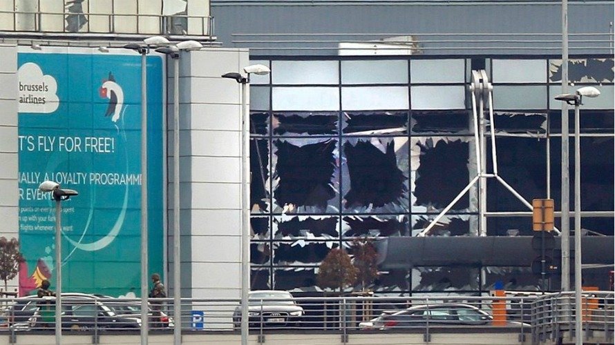 Daños en el aeropuerto tras las explosiones en Bruselas. Twitter.