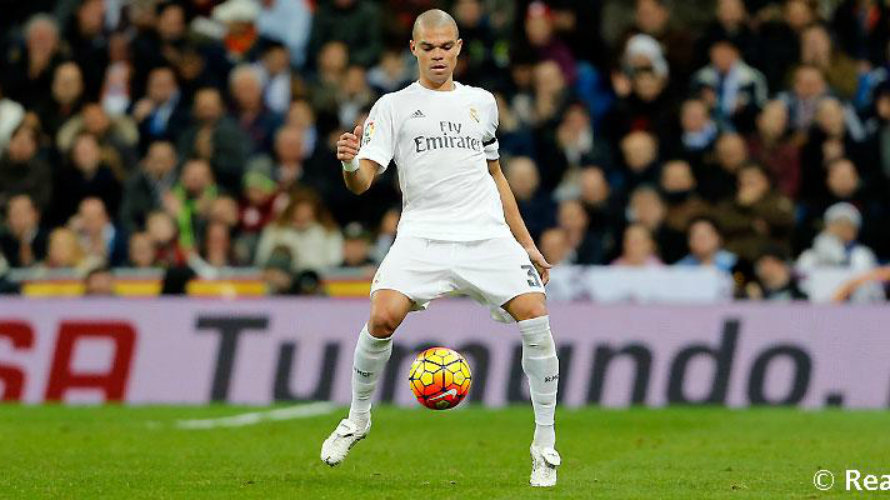 Pepe es defensa del Real Madrid. Web R. Madrid.