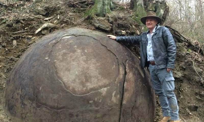 Una misteriosa esfera de piedra suscita el debate científico. EP
