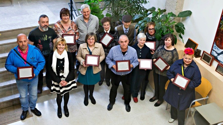 Los 13 homenajeados por la Asociación Navarra de Pequeña Empresa de Hostelería.