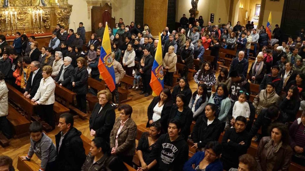 Misa de la comunidad ecuatoriana de Peralta en solidaridad con sus compatriotas víctimas del terremoto